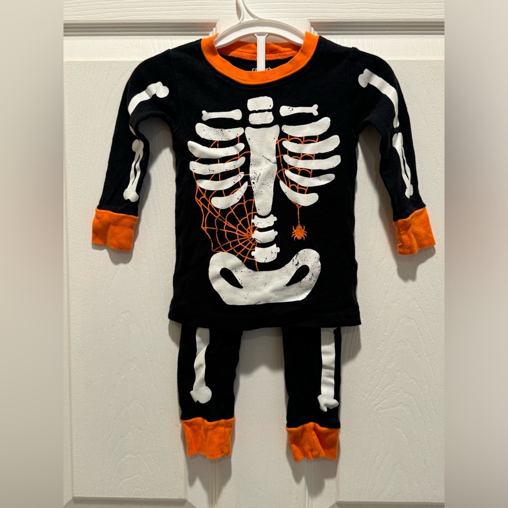 Toddler Halloween Pj Set. Super cute Carters skeleton pajama set.